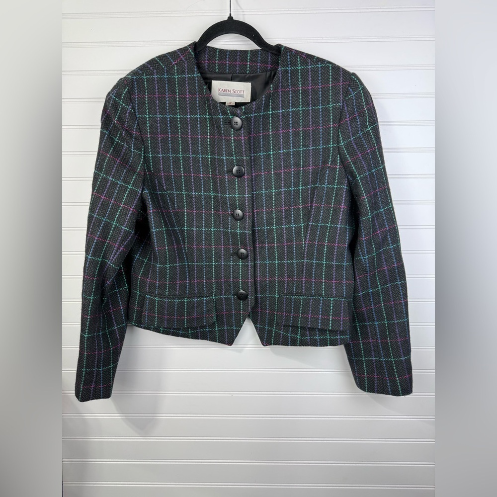 Vintage Karen Scott women’s colorful plaid gray cropped blazer jacket. Size 10